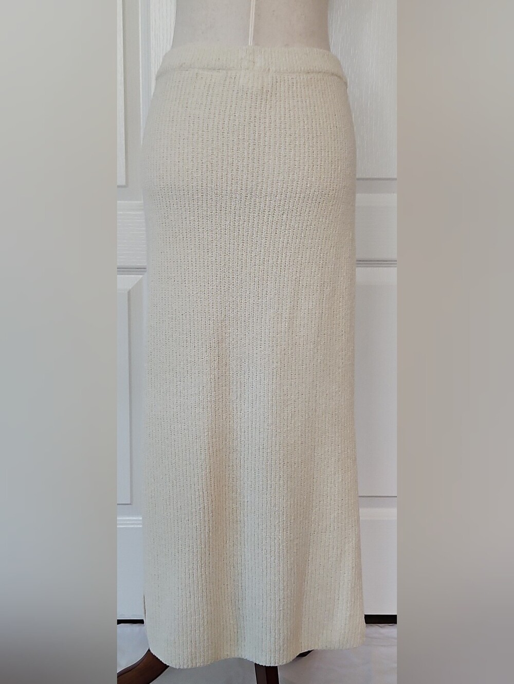 H&M Cream Rib Knit Midi Skirt Size Small - Picture 3 of 7